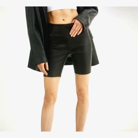 Lita by Ciara Leather Biker Shorts - 100% Lamb Leather Black - size 4 - Picture 3 of 15